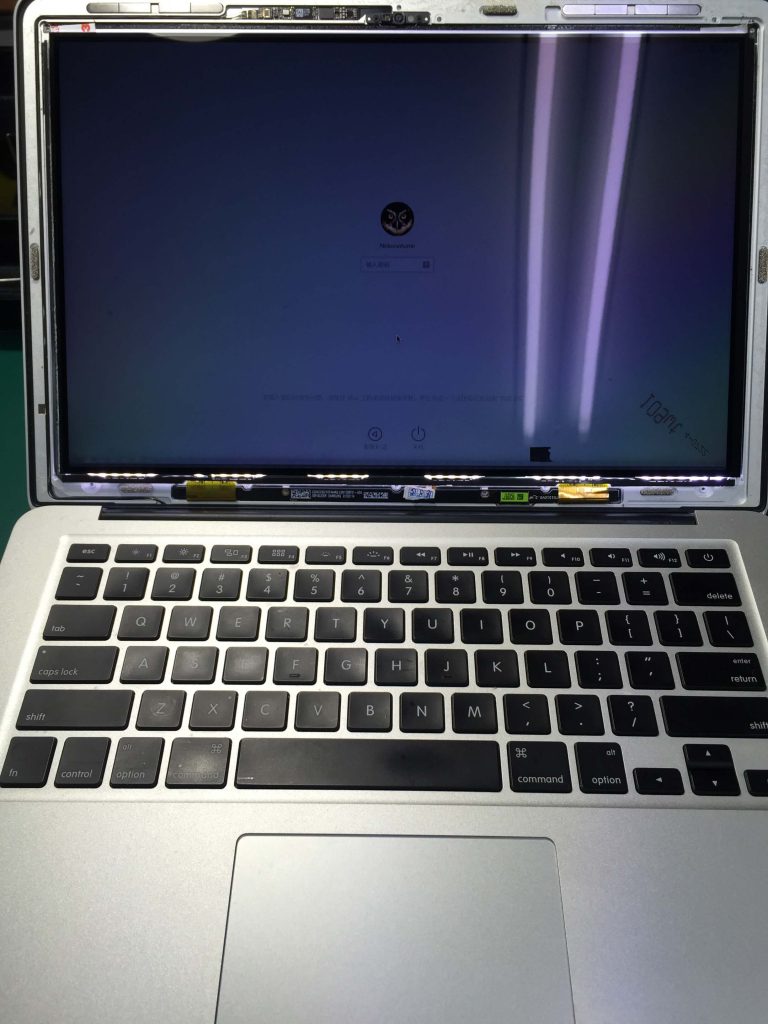 MacBook Airの新しい液晶の取り付け1
