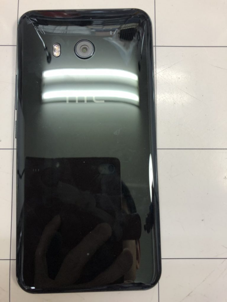 HTC U11画面割れ修理②