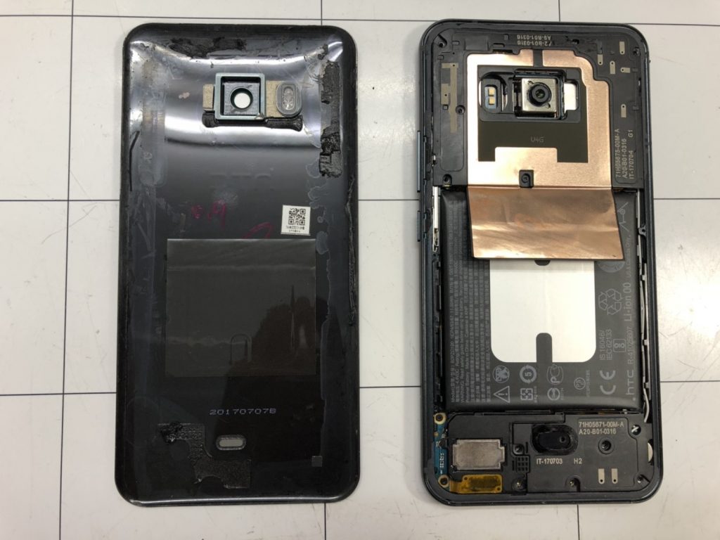 HTC U11画面割れ修理③