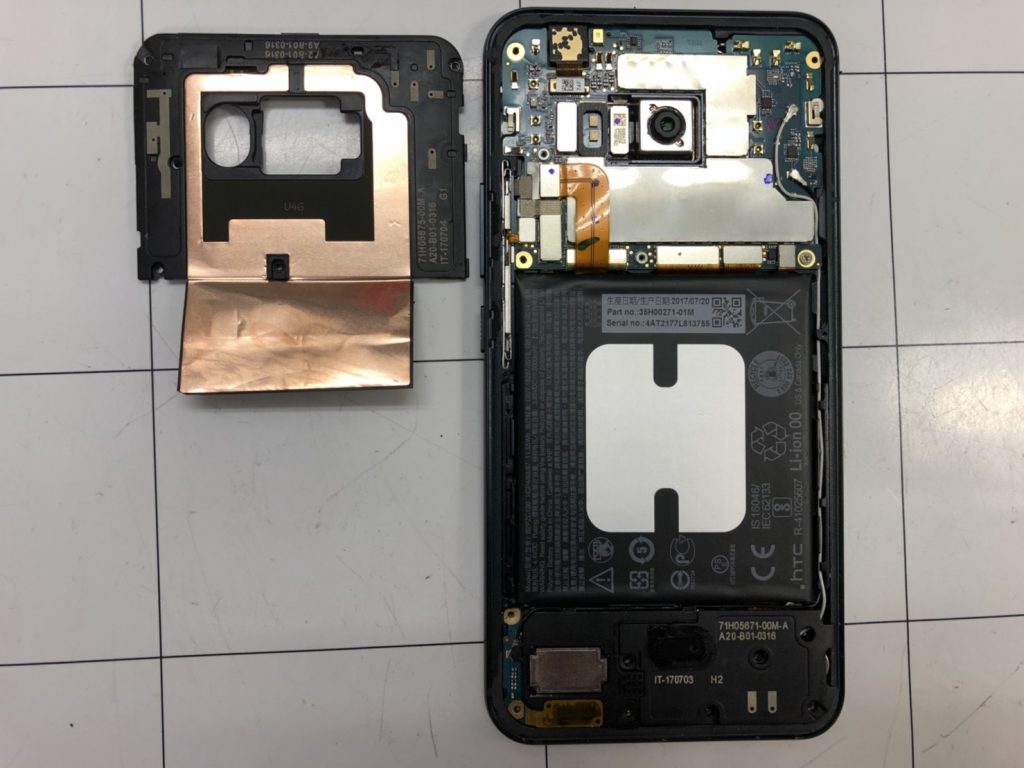 HTC U11画面割れ修理④